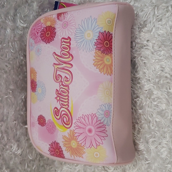 NWT Sailor Moon make-up bag - Picture 2 of 10